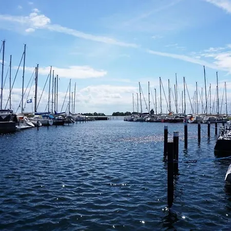 Kleiner Leuchturm - Backbord Fehmarn Ostsee